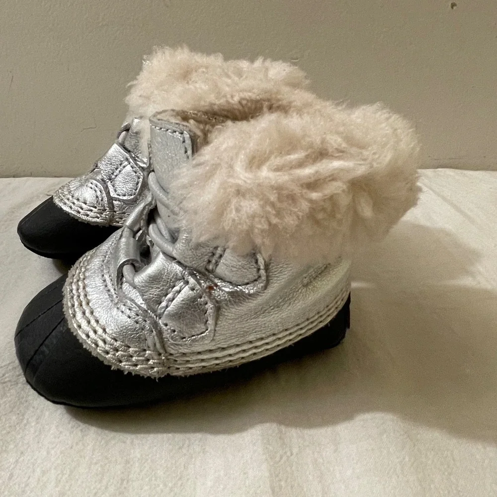 Sorel‎ Baby Size 3 Winter Boots Snow Caribou Silver Fur Lined Infant